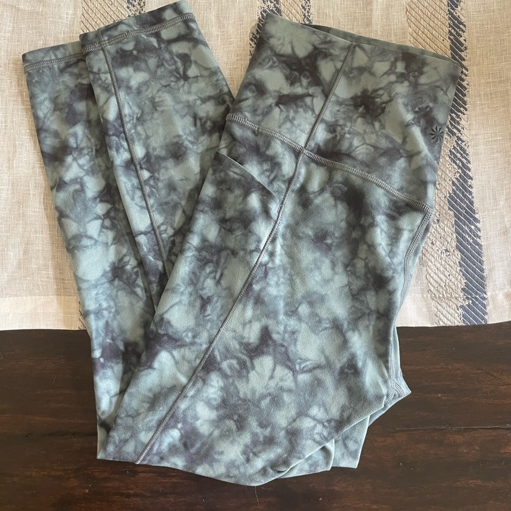 Athleta Salutation Stash Pocket II Printed 7/8 Tight